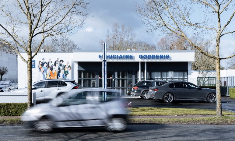 Het kantoorgebouw van Fiduciaire Godderis vanaf de straatkant.